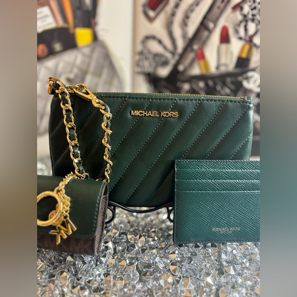 Michael Kors Emerald Green Crossbody with Card holder and AirPod case NWOT - Picture 6 of 12